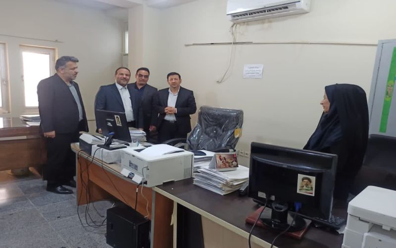 در راستای تأکیدات رئیس قوه قضائیه؛ بازدید سرزده رئیس کل دادگستری استان بوشهر از دادگستری شهرستان دیر/ مهرانگیز: روحیه جهادی و خدمت‌رسانی بی‌وقفه کارکنان دستگاه قضا در هوای گرم و شرجی، ستودنی است