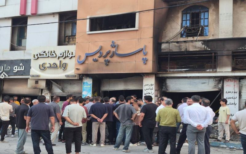 بازدید مدیرکل صنعت، معدن و تجارت بوشهر از واحدهای صنفی خسارت‌دیده در آتش‌سوزی بازار عسلویه ‌