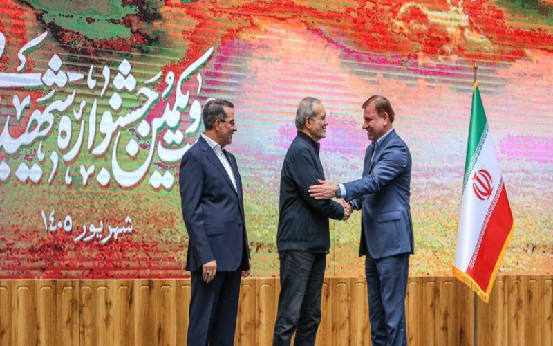 افتخار ملی برای بوشهر ‌ تقدیر ویژه رئیس‌جمهور از استاندار بوشهر در بیست‌ویکمین جشنواره شهید رجایی ‌