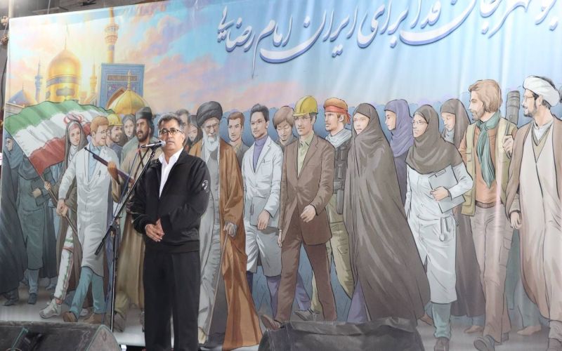 در هفته بزرگداشت مقام معلم، غلامرضا دانش‌فر، مدیرکل آموزش و پرورش استان بوشهر، در جمع فرهنگیان و مردم شریف استان در میدان مرکزی شهر بوشهر سخنرانی کرد
