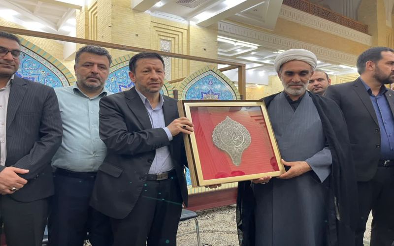 اهدای لوح نمونه کشوری به رئیس‌کل دادگستری استان بوشهر