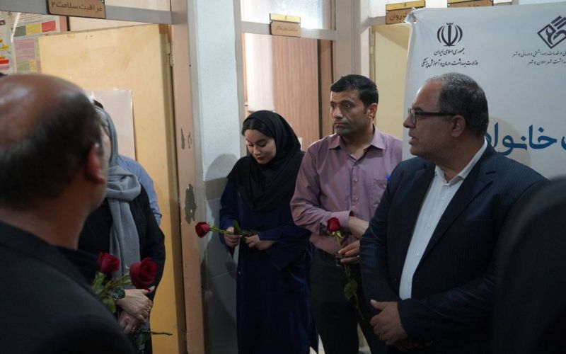 تقدیر فرماندار بوشهر از کارکنان مرکز بهداشت و درمان به مناسبت هفته سلامت/فرماندار بوشهر: سلامت، زیربنای توسعه همه جانبه است ‌