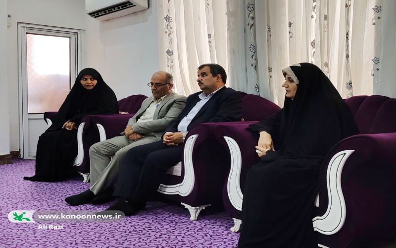 در آستانه ی روز ملی خلیج فارس صورت گرفت؛دیدار مدیرکل کانون استان بوشهر با خانواده شهید احمد قاسمی