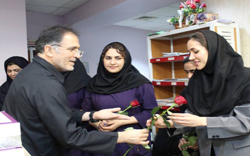 به مناسبت روز جهانی ماما و با حضور مسئولین؛ ماماهای بیمارستان شهدای خلیجفارس بوشهر تجلیل شدند