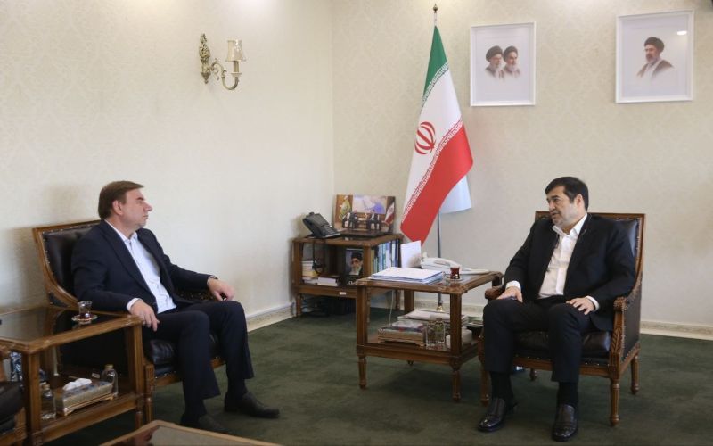 استاندار بوشهر در دیدار با وزیر ورزش، بر توسعه متوازن زیرساختهای ورزشی در شهرها و روستاهای استان تاکید کرد