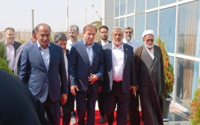 سرپرست وزارت نفت وارد عسلویه شد سرپرست وزارت نفت بمنظور بررسی آخرین وضعیت پالایشگاهها و پتروشیمیهای مستقر در جنوب استان بوشهر وارد عسلویه شد.