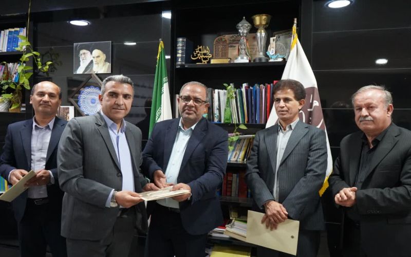 تجلیل فرماندار بوشهر از مقام رفیع معلمان مدرسه امید انقلاب و سعادت/فرماندار بوشهر: سیاست دولت چهاردهم توسعه و عدالت آموزشی است روز یکش
