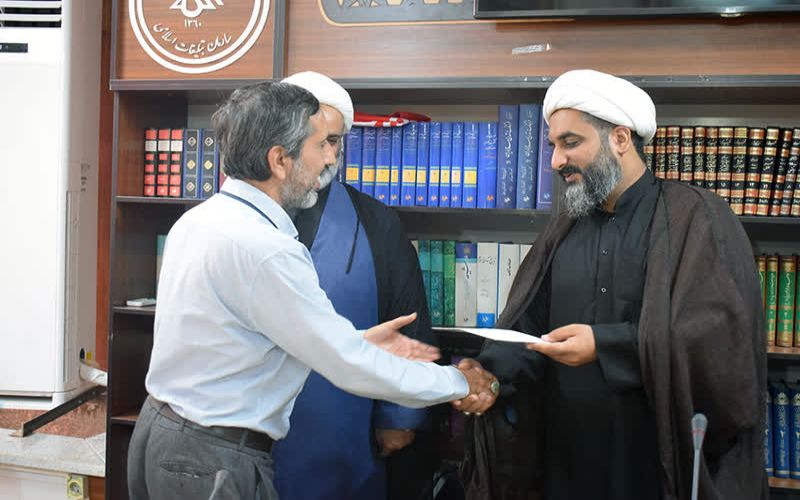 مدیرکل تبلیغات اسلامی بوشهر:  اهدای کتیبه «هم‌عهدی خونخواهی» به مواکب طریق‌الحسین بوشهر