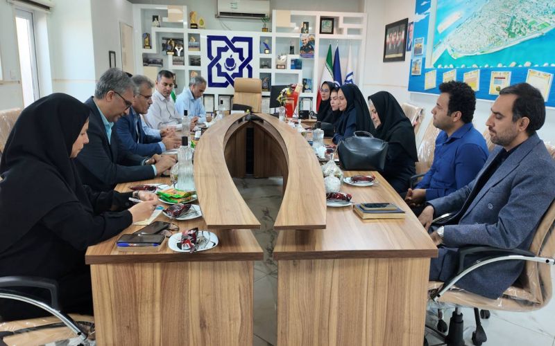 نشست مدیرکل بیمه سلامت استان بوشهر با مدیران دستگاه‌های همکار به مناسبت هفته بیمه سلامت برگزار شد