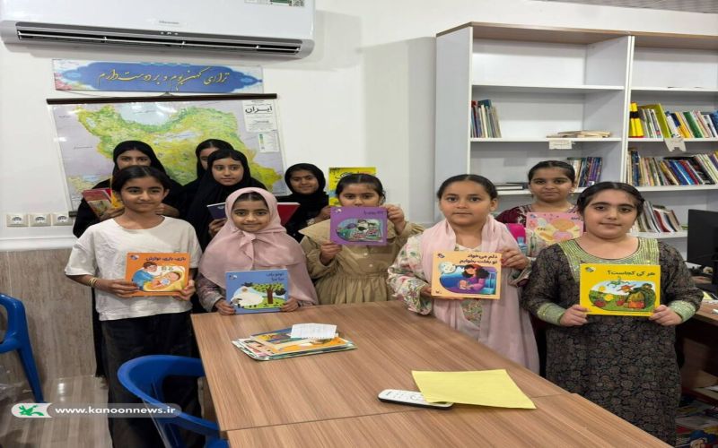 حضور فعال مروج بومی در قلب روستا؛ کانون با کتاب ها به خانهی کودکان سهموی شمالی میرود