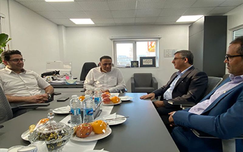 در نشست با مدیرعامل منطقه ویژه اقتصادی پارس جنوبی مطرح شد؛ راهکارهای همکاری دوجانبه صنعت با حوزه سلامت تقدیر از همکاری‌ها و حمایت‌ها در قالب مسئولیت‌های اجتماعی