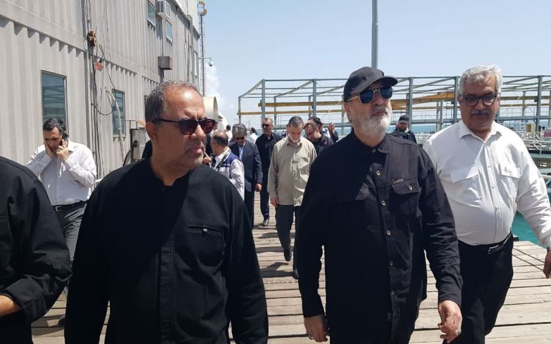 بازدید میدانی فرماندار بوشهر از جزیره خارگ/فرماندار بوشهر: هیچ خللی در روند عادی و حیات اجتماعی جزیره خارگ وارد نیست